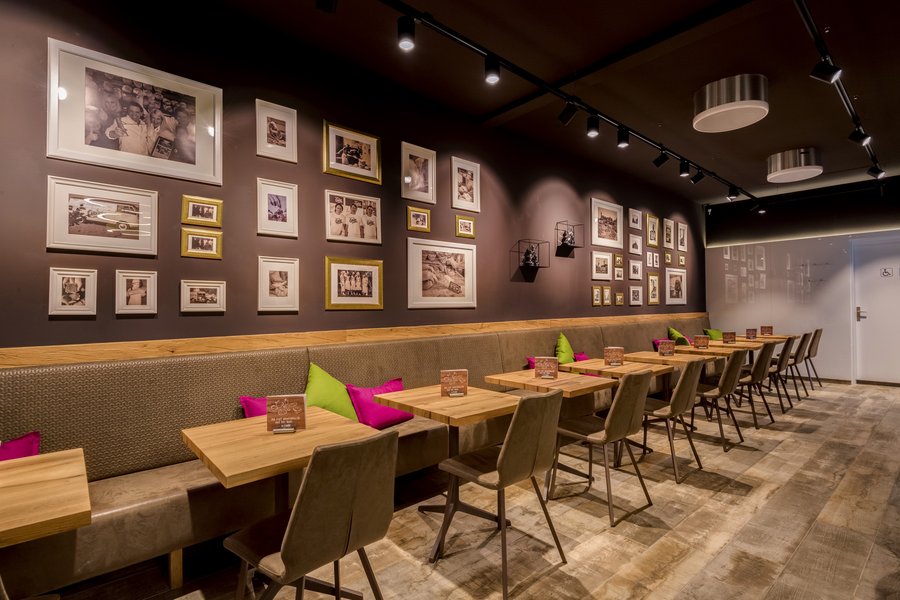 © MICHAELA BEGSTEIGER Ladenbau Cafe Bäckerei Geier