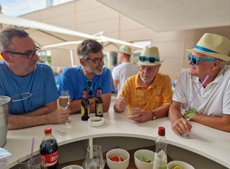 Mitarbeiter und Seniorchef bei der Bar Sommerfest 2025