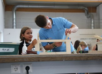  Aktion - Ferienspaß, Wir bauen uns eine Blumenbank 