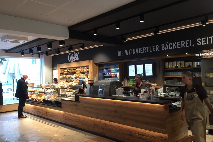 Ladenbau Cafe Bäckerei Geier