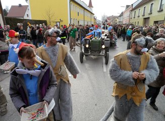  Die Tischler-Pinocchios am Faschingsumzug in Prinzersdorf