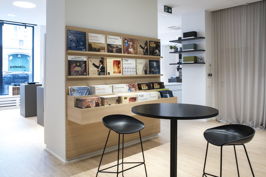 Schauraum des österreichischen HiFi-Herstellers Pro-Ject Audio Systems mit ausgestellten Soundsystemen