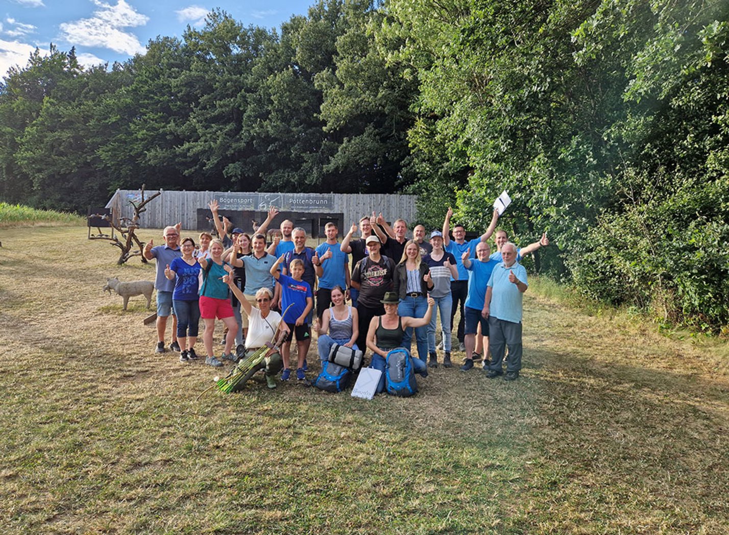 Team Krumböck beim Bogenschiessen