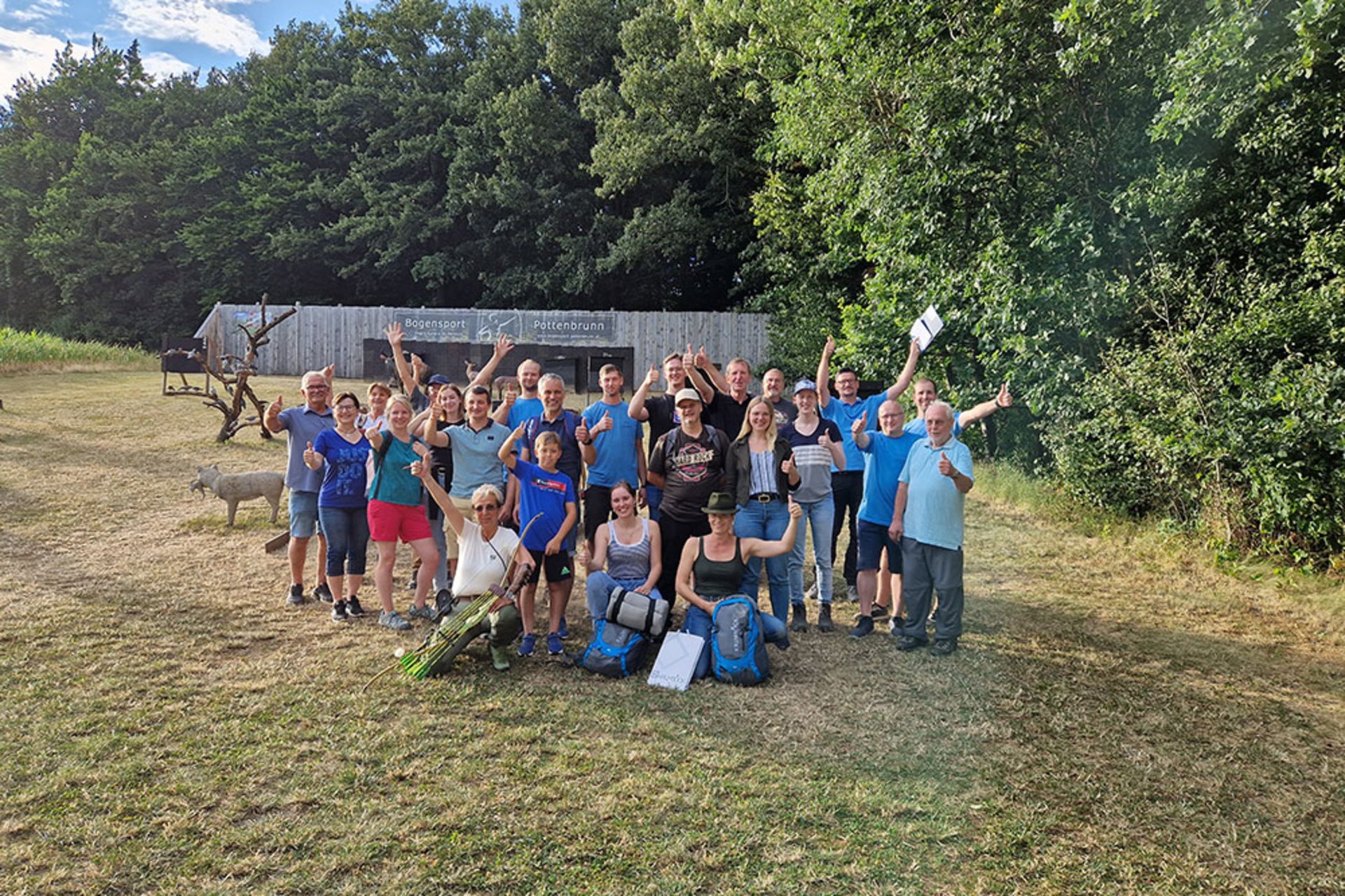 Team Krumböck beim Bogenschiessen