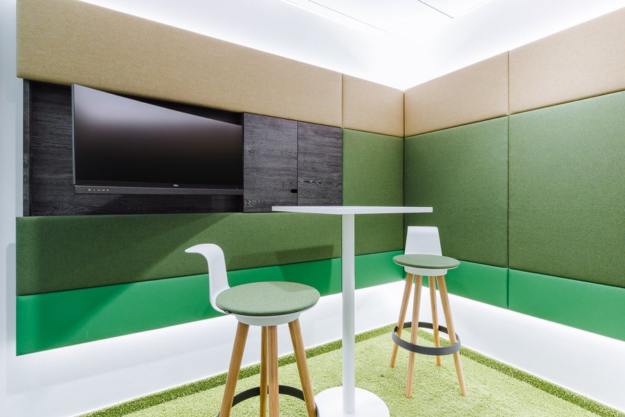 Meetingraum in grün Bürogebäude Semperit