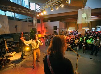 Waterloo Benefizkonzert für behinderte Menschen beim "Verein Wohnen"