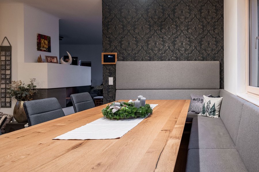 © Wolfgang Stecher/grapple.at Esszimmertisch mit Sitzbank