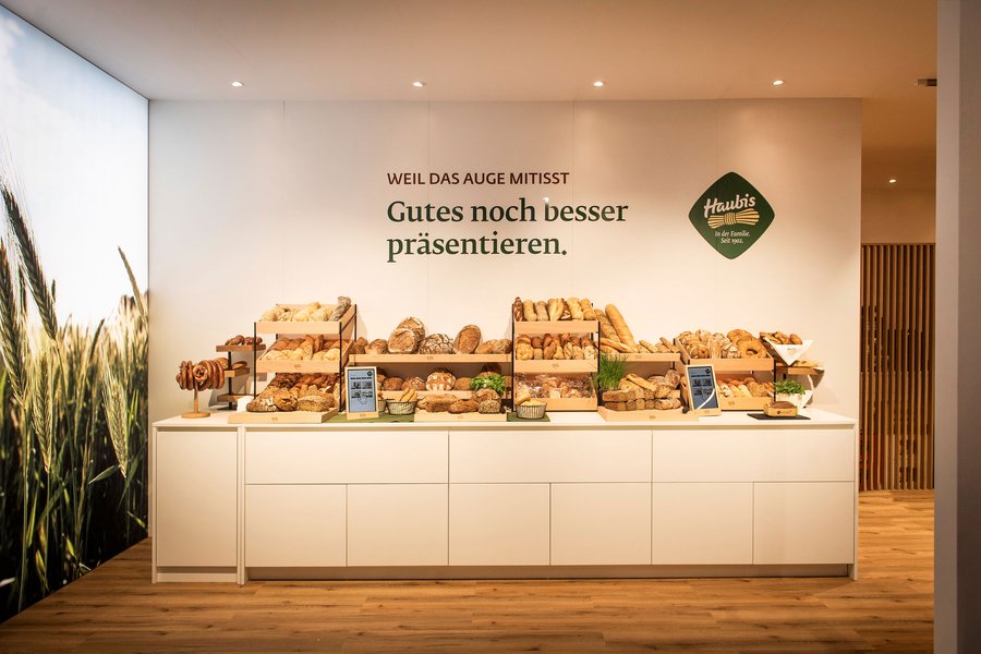 © Stefan Knittl Präsentation von Backwaren auf einem Messestand