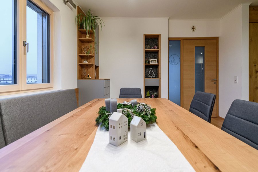 © Wolfgang Stecher/grapple.at Esszimmertisch mit Tischdecke und Kerzen