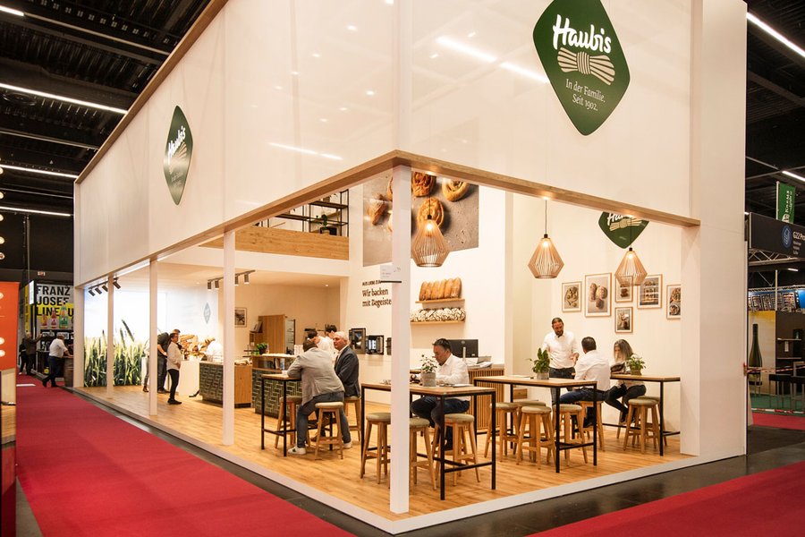 © Stefan Knittl Messestand von dem Bäcker Haubiversum in weiß