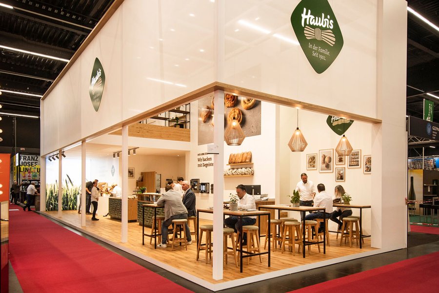 © Stefan Knittl Messestand von dem Bäcker Haubiversum in weiß