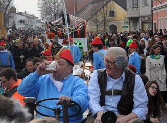  Die Tischler-Pinocchios am Faschingsumzug in Prinzersdorf