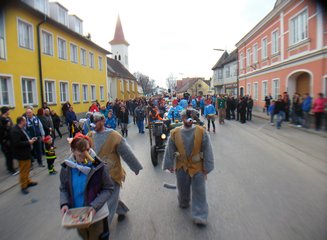  Die Tischler-Pinocchios am Faschingsumzug in Prinzersdorf