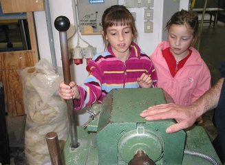  Volksschule Gerersdorf zu Besuch in unserer Werkstatt