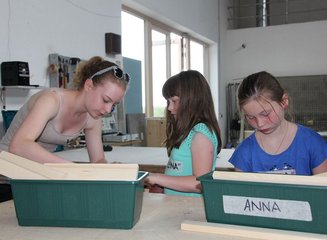  Aktion - Ferienspaß, Wir bauen uns eine Blumenbank 