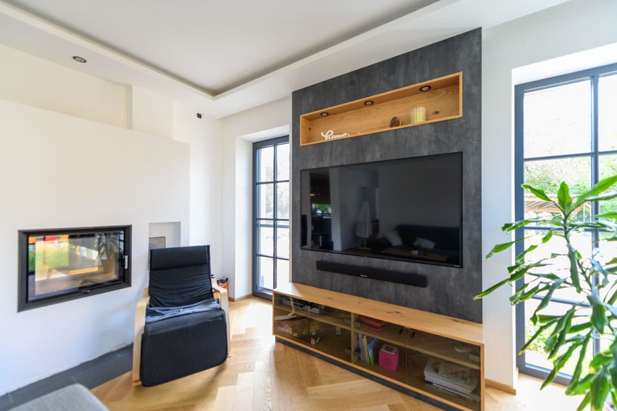 Wohnzimmerverbau für Fernseher und Sessel