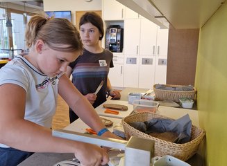 Zubereitung von Essen Volksschule Gerersdorf zu Besuch
