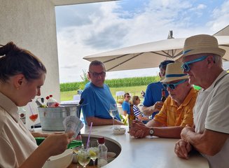 Mitarbeiter:innen der Tischlerei Krumböck bei der Bar Sommerfest 2025