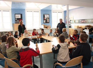  Volksschule Markersdorf zu Besuch in der Tischlerei Krumböck