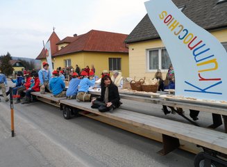  Die Tischler-Pinocchios am Faschingsumzug in Prinzersdorf