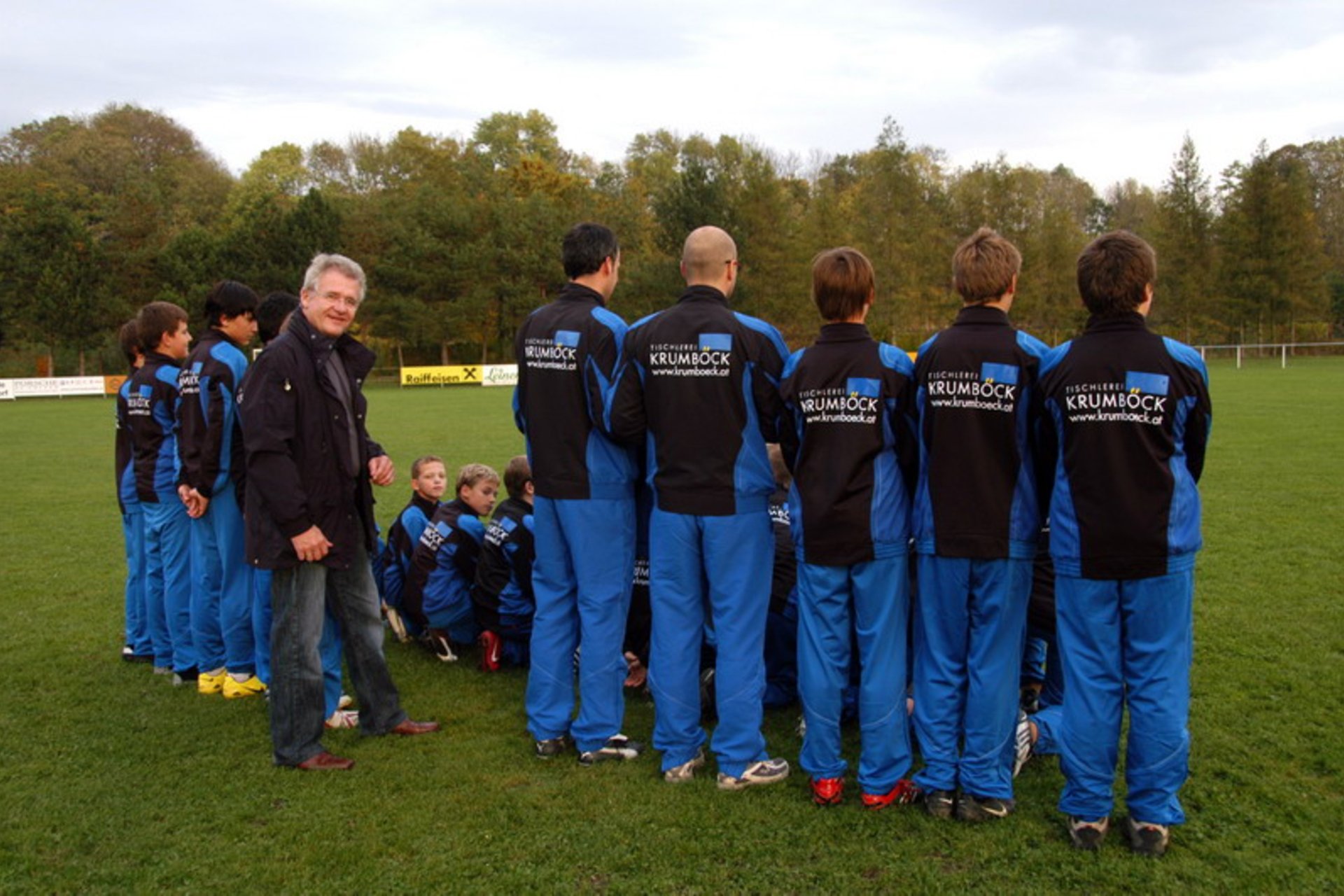 Neue Trainingsanzüge für die U 14 des ATSV Ober Grafendorf