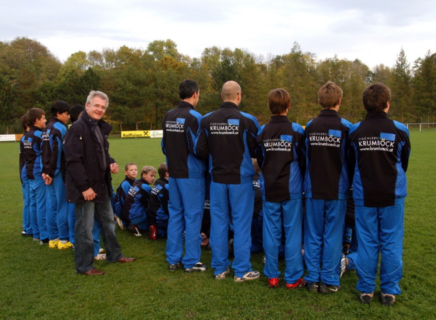 Neue Trainingsanzüge für die U 14 des ATSV Ober Grafendorf
