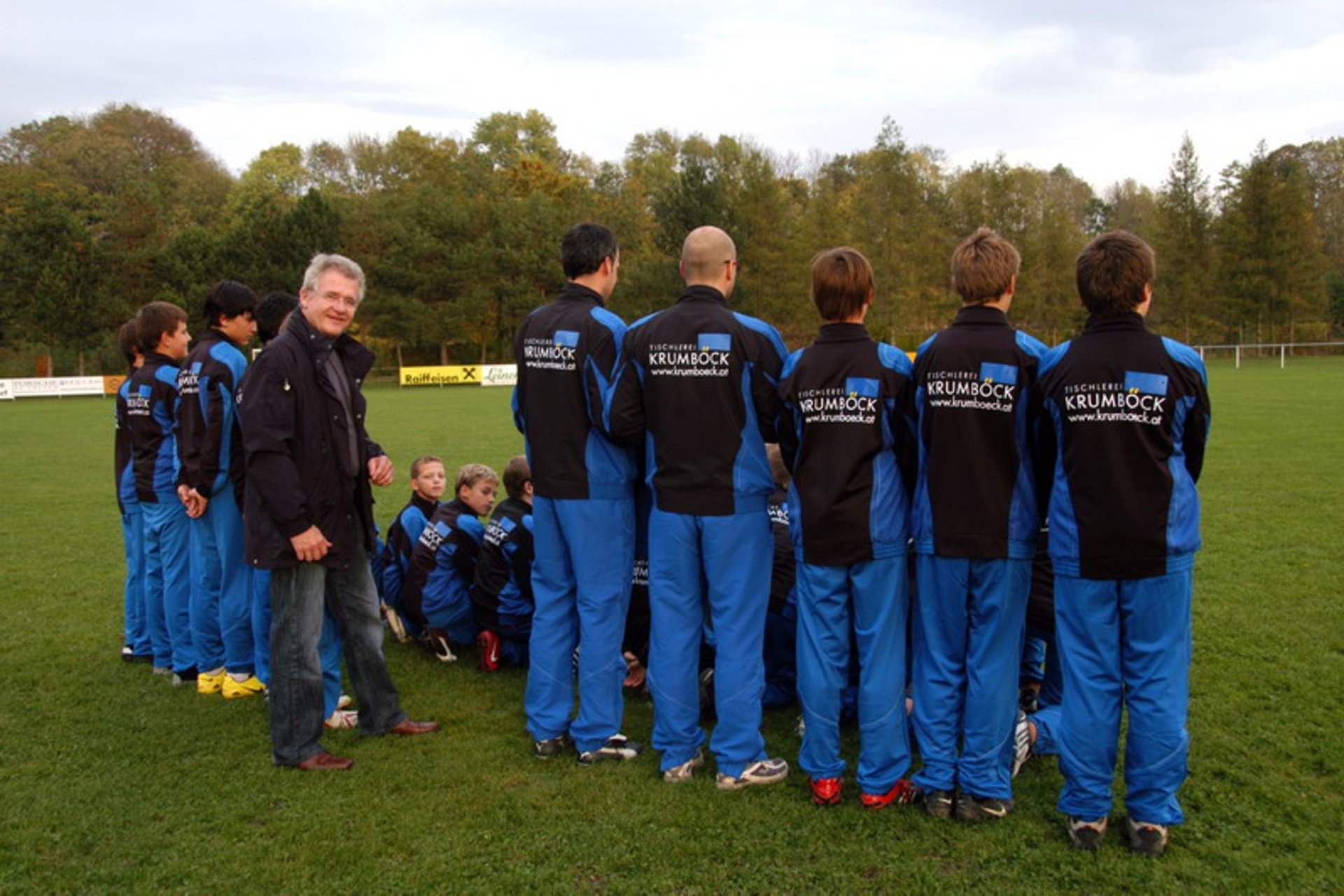 Neue Trainingsanzüge für die U 14 des ATSV Ober Grafendorf