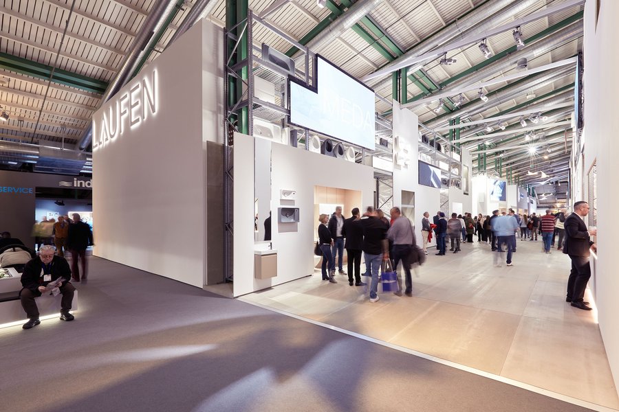 © timo orubolo Eingangsbereich des Messestandes von LAUFEN auf der Swissbau