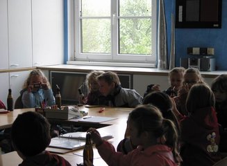  Volksschule Gerersdorf zu Besuch in unserer Werkstatt