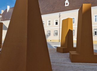 Detailansicht Kunstwerk Bad für Florian Domplatz St. Poelten Ein Bad für Florian