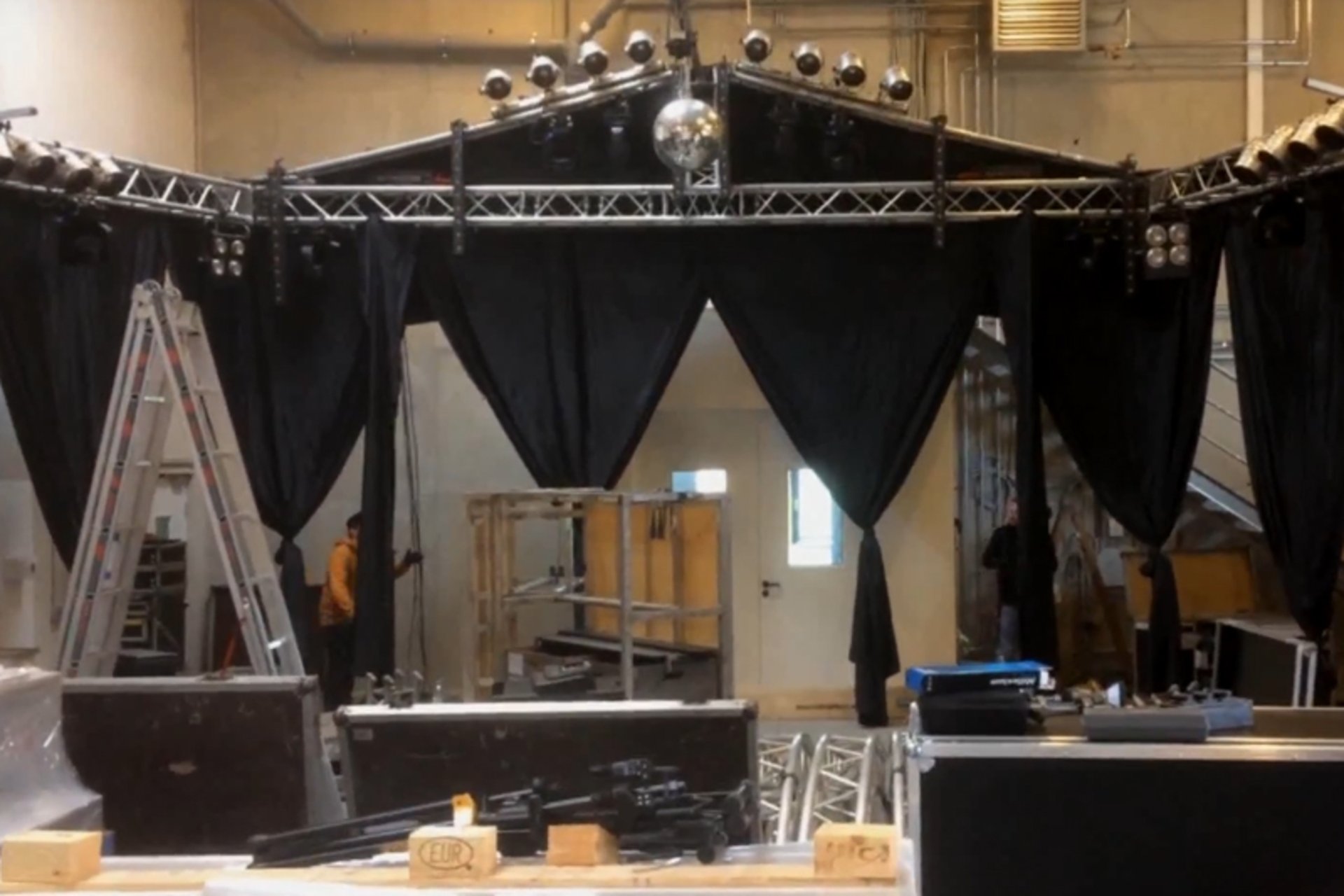 Cover-Band bereitet sich im Cowörk auf Tour vor