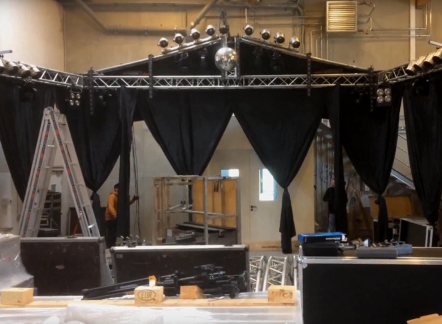 Cover-Band bereitet sich im Cowörk auf Tour vor