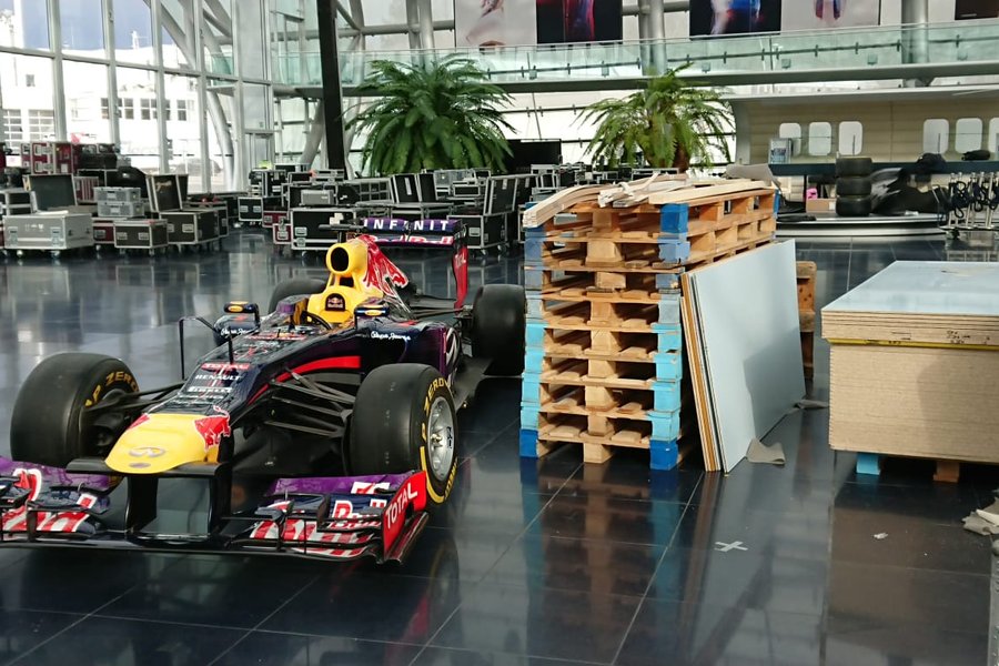 Scuderia Alpha Tauri Hangar-7